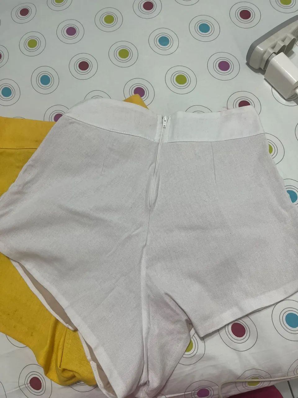 Short amarelo/ branco  - Foto 5