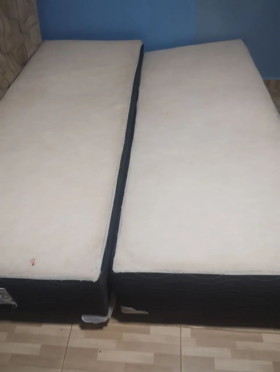 Vendo base de cama king com colchão  - Foto 2