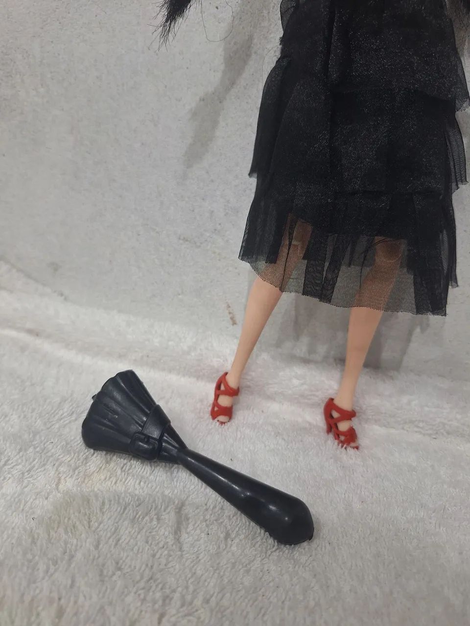 Boneca musical Wandinha Addams - Foto 3