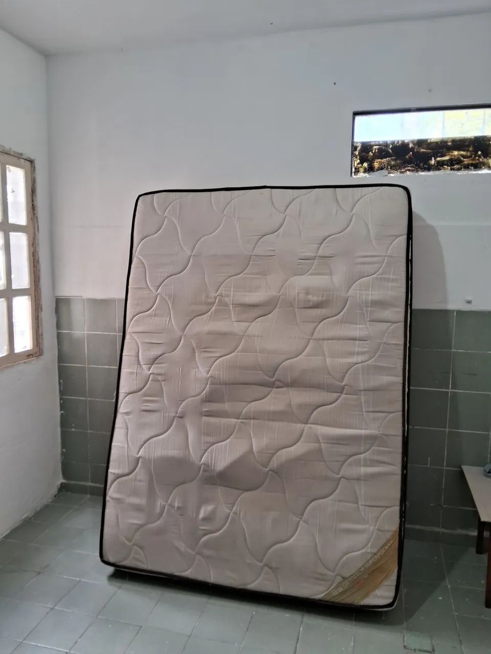 Vende-se uma cama de casal de Madeira  - Foto 4