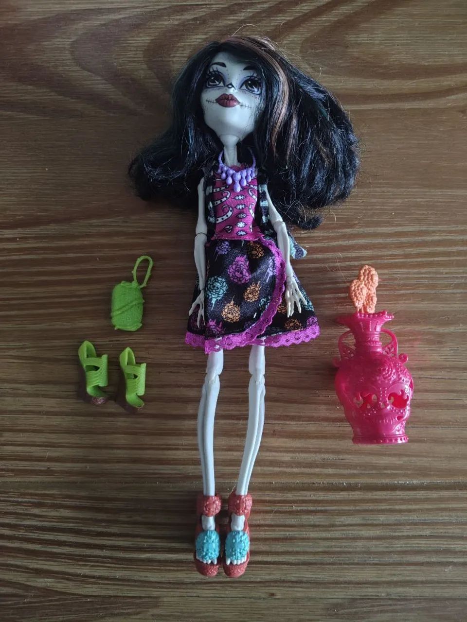 Boneca Skelética 2 modelos Monsters - Foto 3