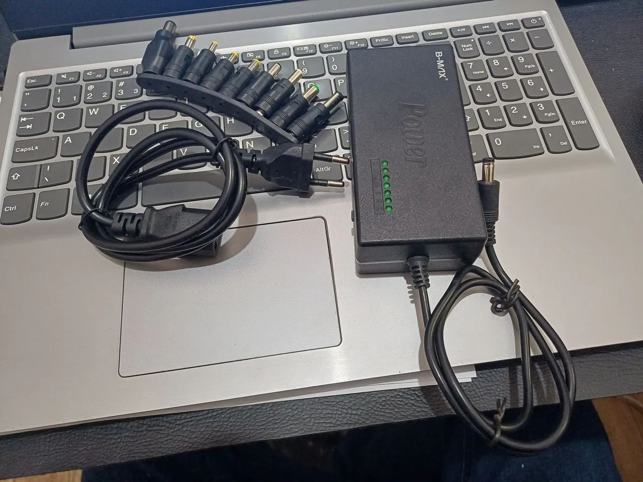 Carregador universal para notebooks/parafusadeira HP-DELL-ACER