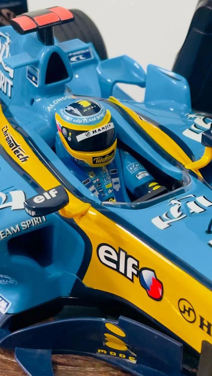 Carro de controle remoto F1 Renault R26 F.Alonson GP Brasil 2006 1.18 - Foto 2