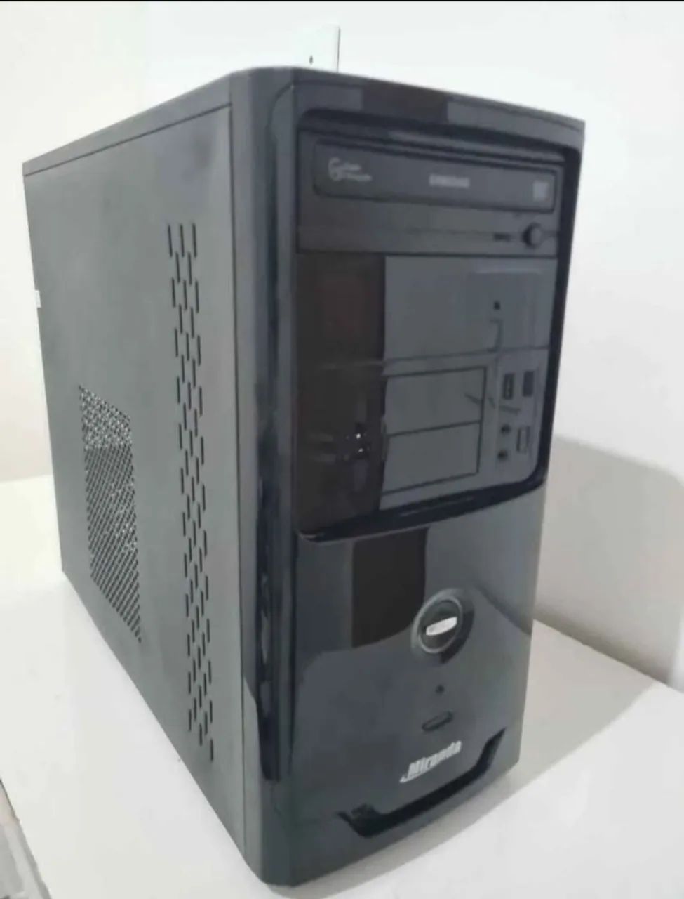 CPU Intel Core i3 3.20GHz + 8GB RAM 