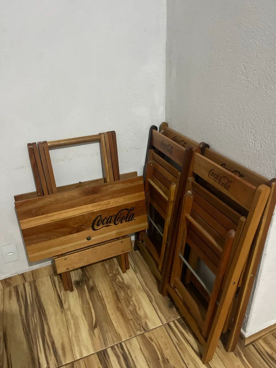 Mesa com 4 cadeiras de madeira  - Foto 3