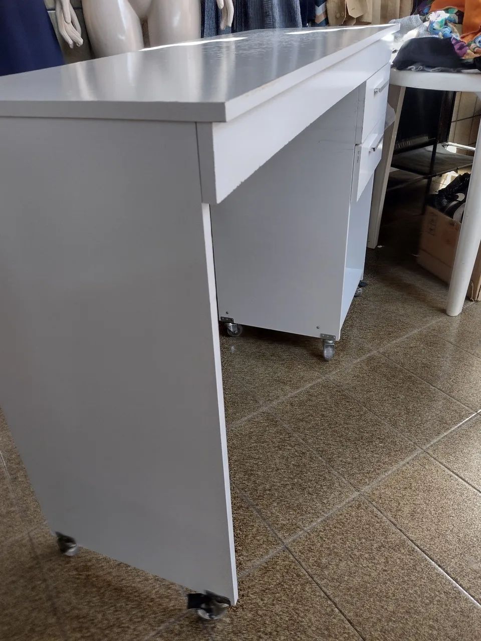 Mesa para escritório ou estudo, com rodas de silicone. - Foto 2