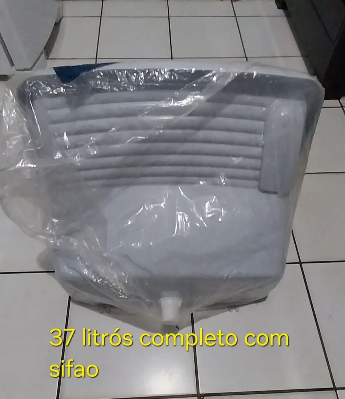 Tanque plástico 37 litros cinza