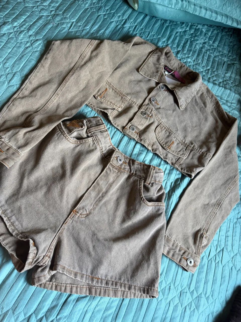 Conjunto Jeans Short e jaqueta Bege Marmore G