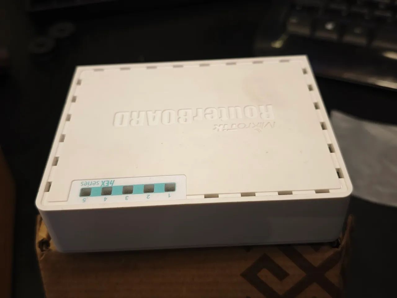 Roteador MikroTik Hex RB750Gr3 