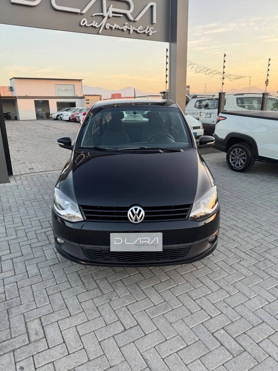 Volkswagen Fox 1.0 MI Total Flex 8V 5P 2013 - Foto 2