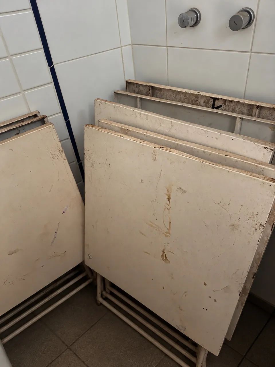 MESAS E CADEIRAS À VENDA