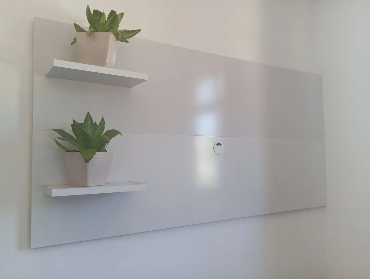 Painel para TV com prateleiras 