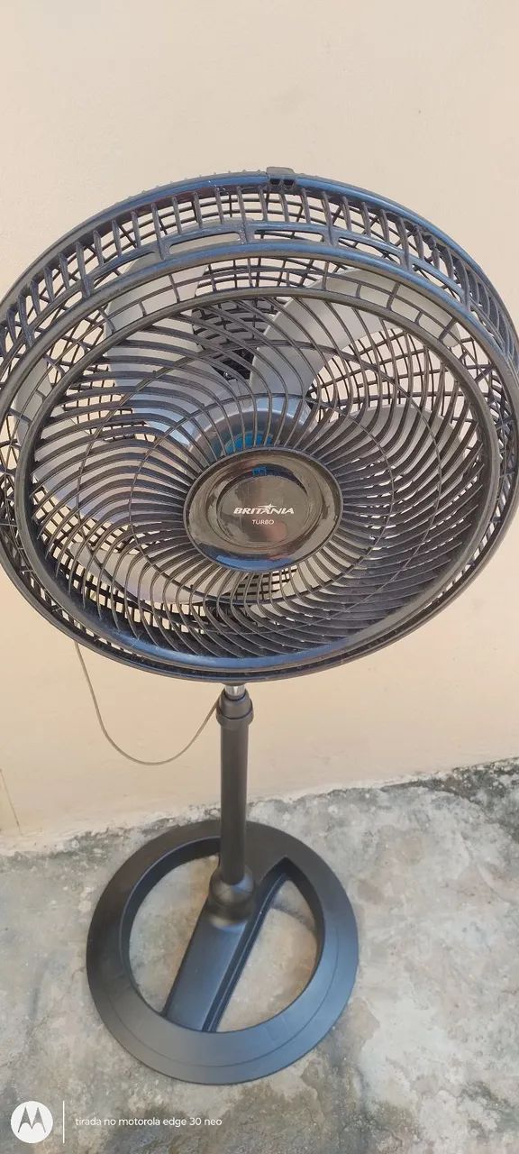 Vendo esse ventilador de coluna 40 cem está funcionando perfeitamente faço entrega  - Foto 2