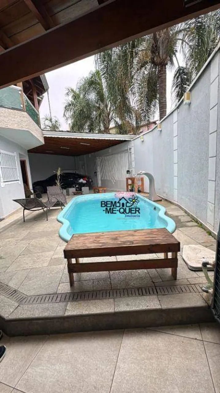 Sobrado com churrasqueira e piscina