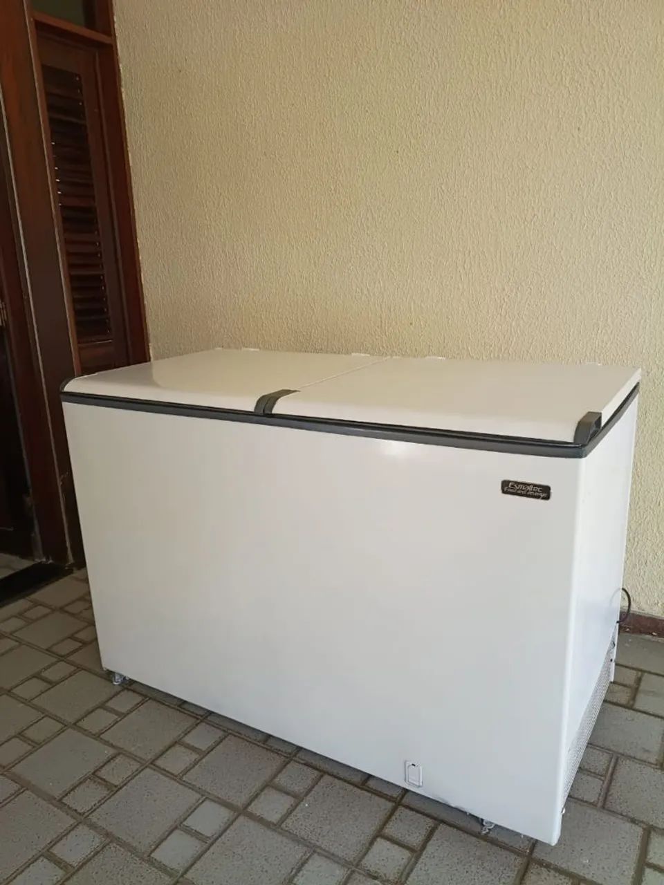 Freezer Esmaltec 470L ótimo estado - Foto 2