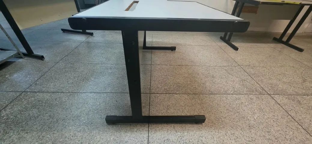 MESA DE ESCRITÓRIO DE COMPUTADOR USADA - Foto 3