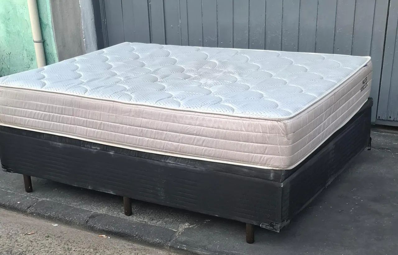 Box bau casal  com colchão