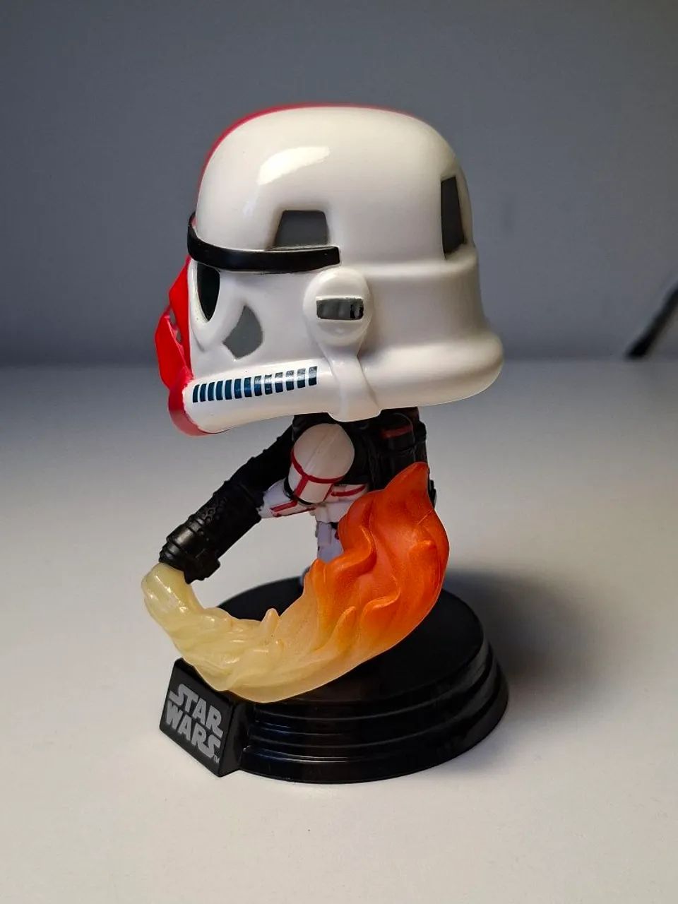 Funko Pop! Incinerator Stormtrooper (The Mandalorian) #350 - Star Wars - Foto 2