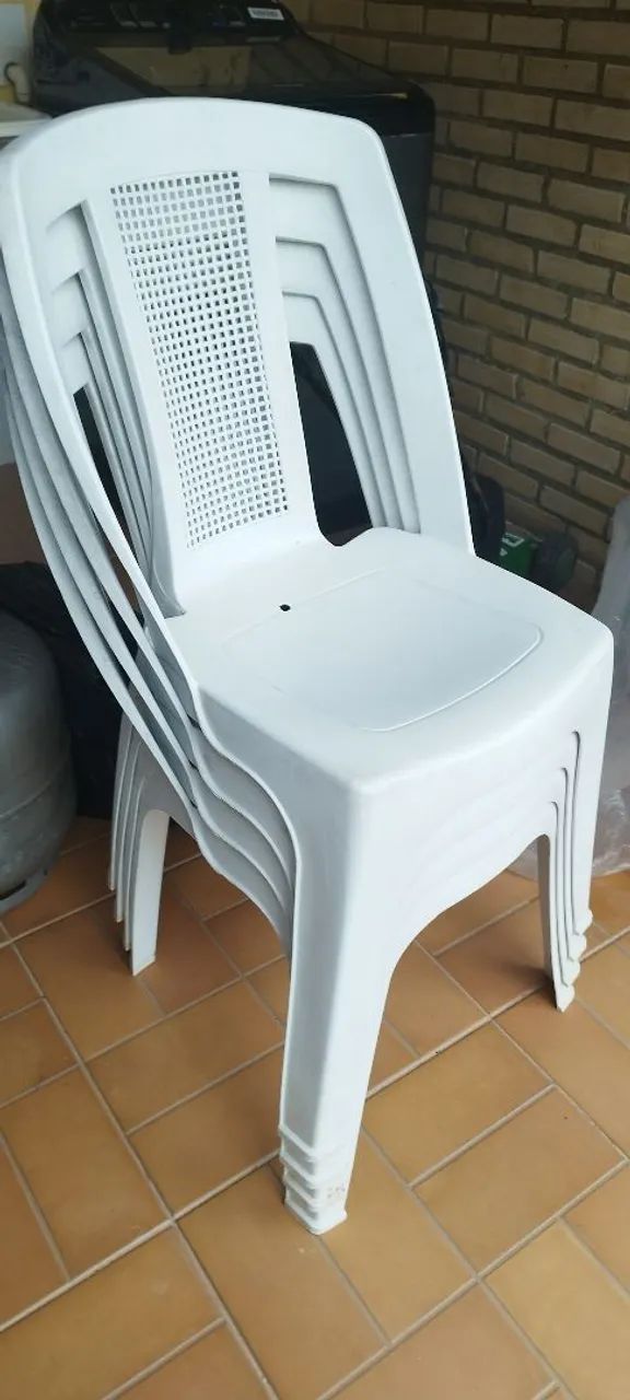 VENDO : Mesas e cadeiras de plástico , lindas, resistentes e duráveis ...