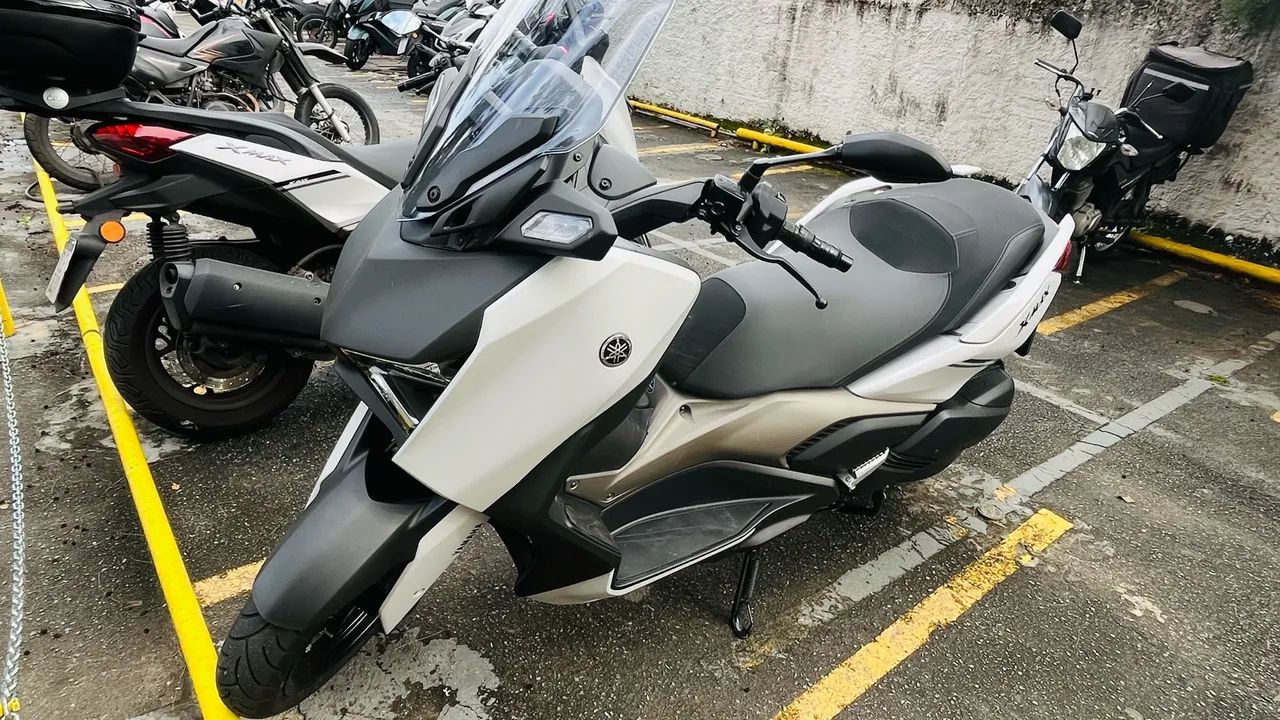 Xmax 250 connected 24/25