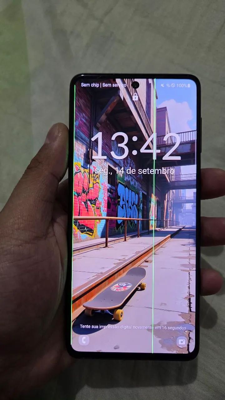 Celular M52 - com defeito na tela e chip - Foto 2