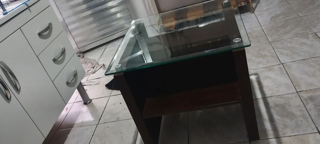 Mesa de Centro madeira maciça com tampo de vidro temperado 