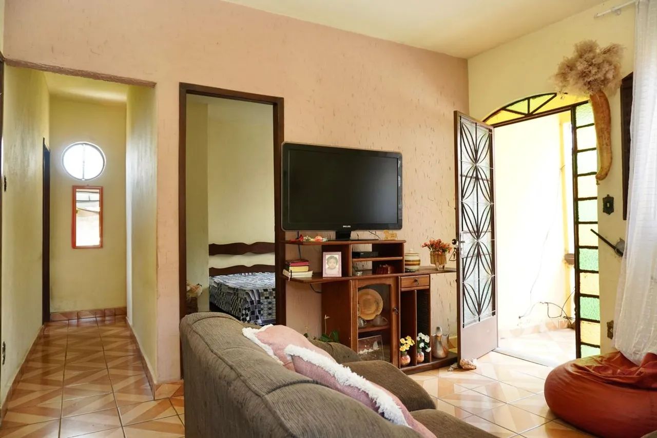 Casa à Venda - Aparecida, 8 Quartos, 200 m2