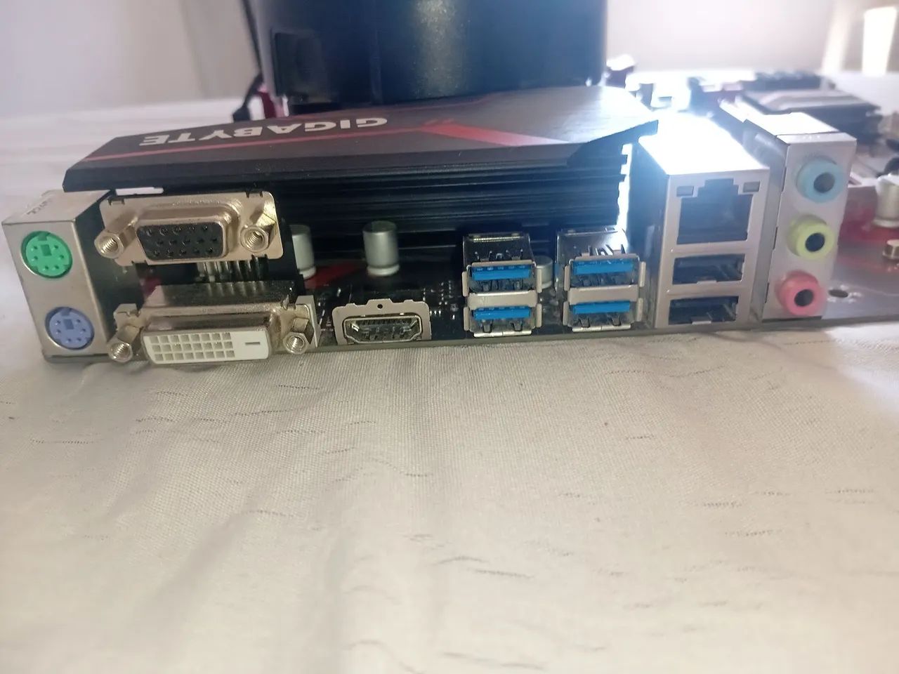 Placa mãe b450m gaming gigabyte - Foto 2