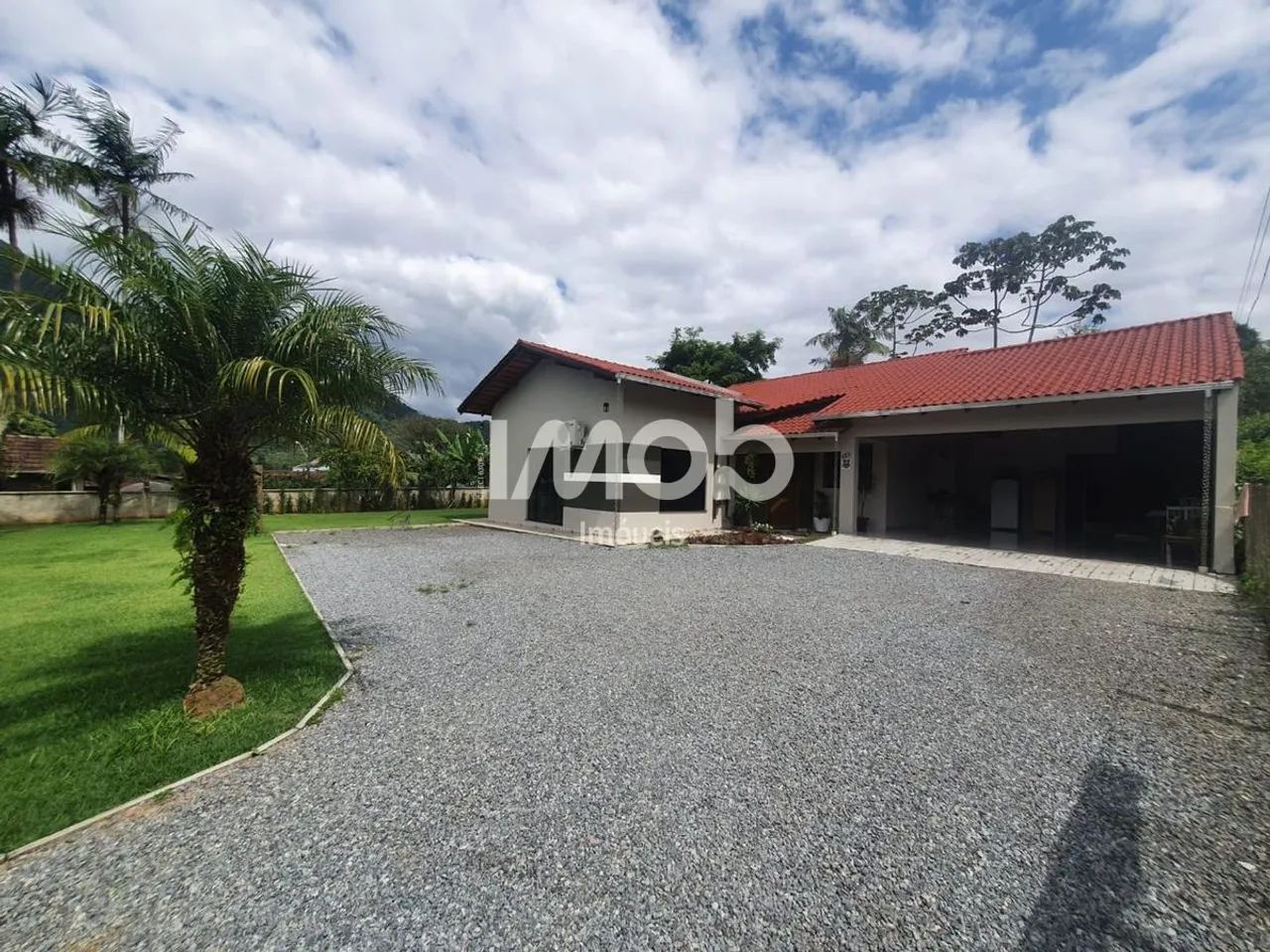 CASA COM 2 SUÍTES + 1 QUARTO, CENTRO DE CORUPÁ