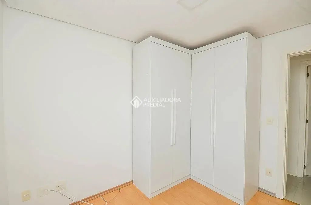 Imóvel para aluguel possui 60 metros quadrados com 2 quartos em Menino Deus - Porto Alegre - Foto 11