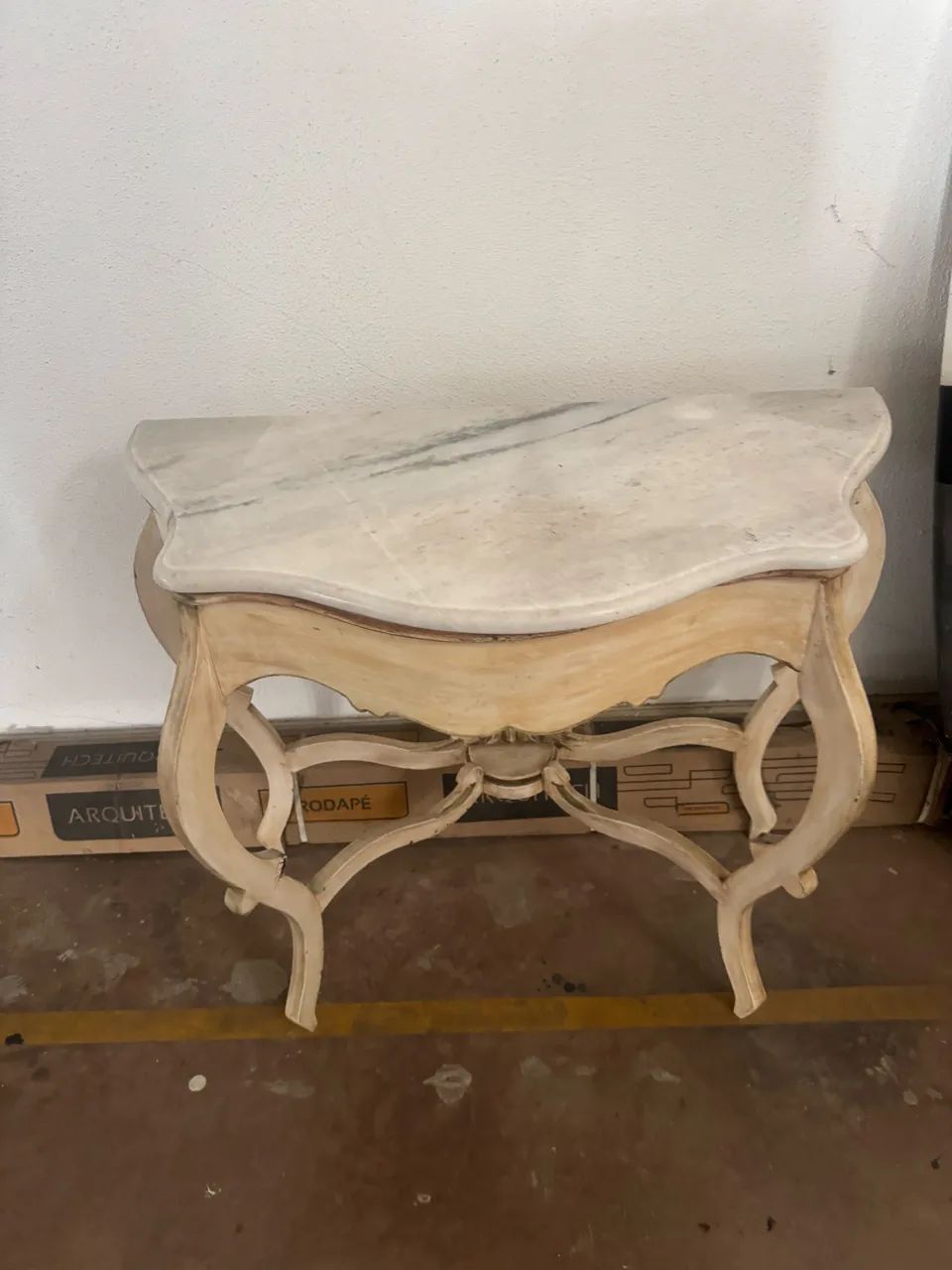 Vendo aparador antigo