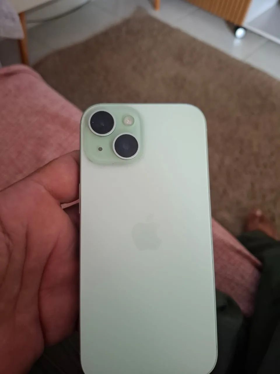 iPhone 15 verde bateria 85 - Foto 3