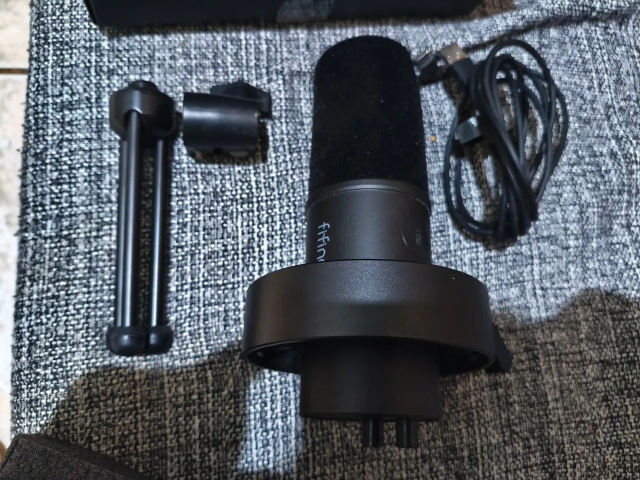 Microfone Dinâmico Fifine K688 XLR/USB para Podcast - Foto 3
