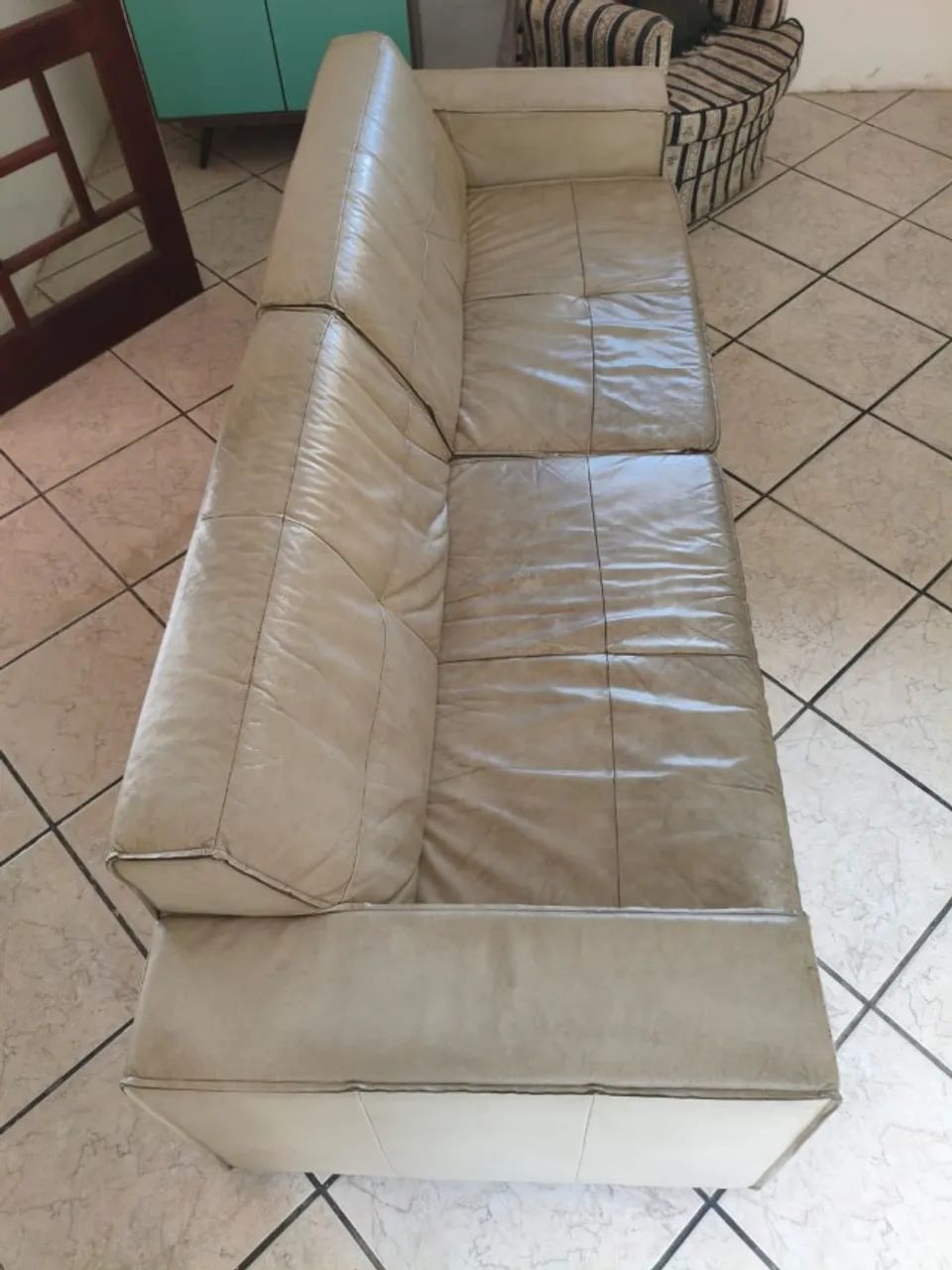 Sofá de couro 4 lugares - Bege 
