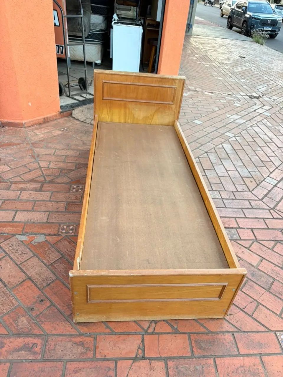 Cama de solteiro de madeira com 2 gavetas usada ((ENTREGO GRATIS))