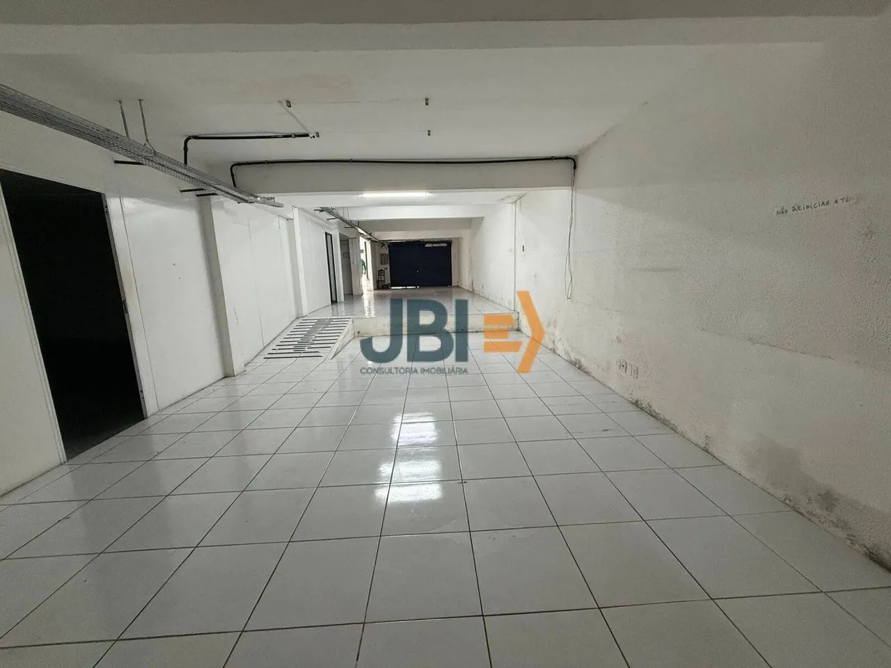 Aluga-se amplo prédio comercial com galpão e salas - Av.Bezerra de Menezes - Foto 4