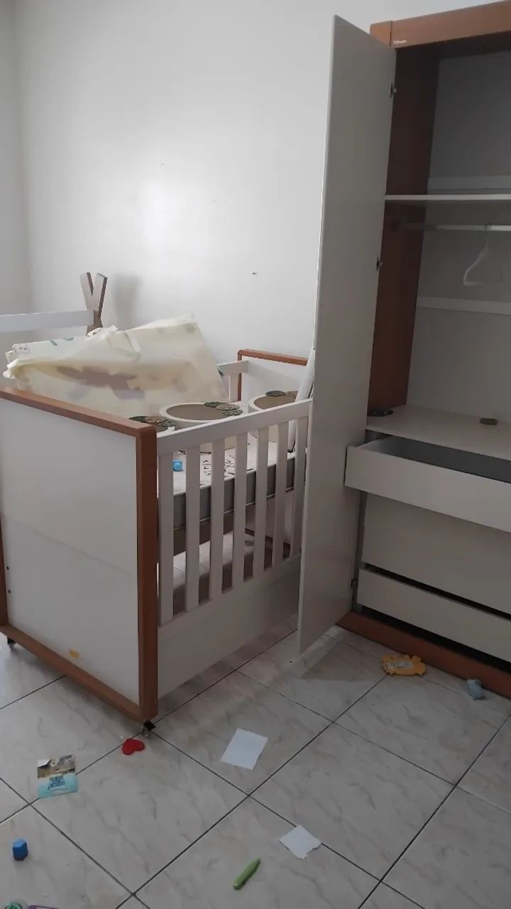 Guarda-roupa e berço bebê 