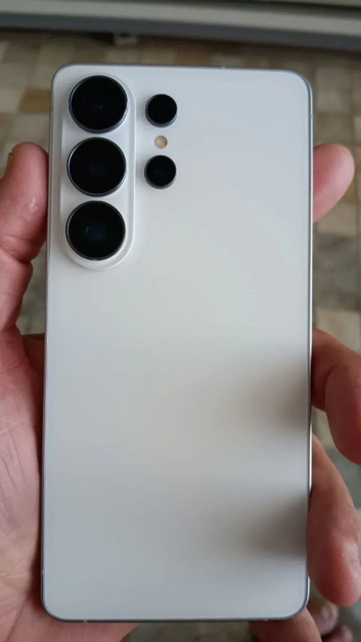 S26 ultra 256gb lacrado , aceito cartão - Celulares e Smartphones
