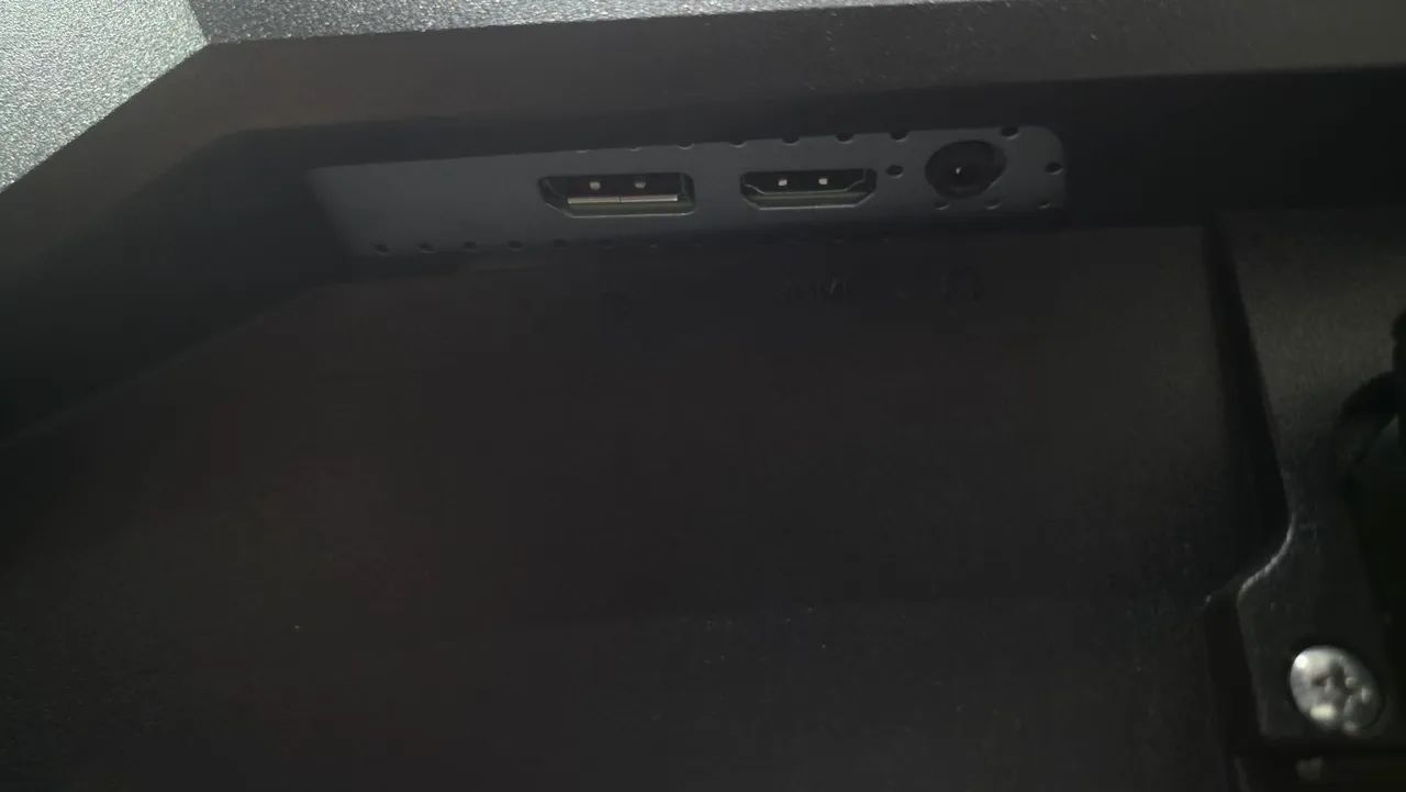 Monitor AOC AGON 32" QHD VA CURVO 180hz - Foto 3