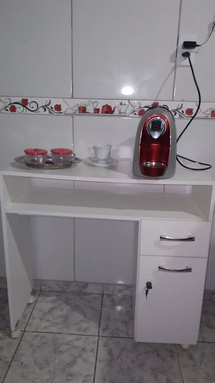 Mesa multiuso com rodinhas perfeito para como quiser usar 