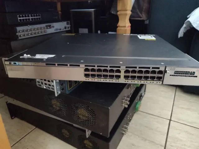 Switch Cisco Catalyst Ws-c3750x-24t-l - Foto 4