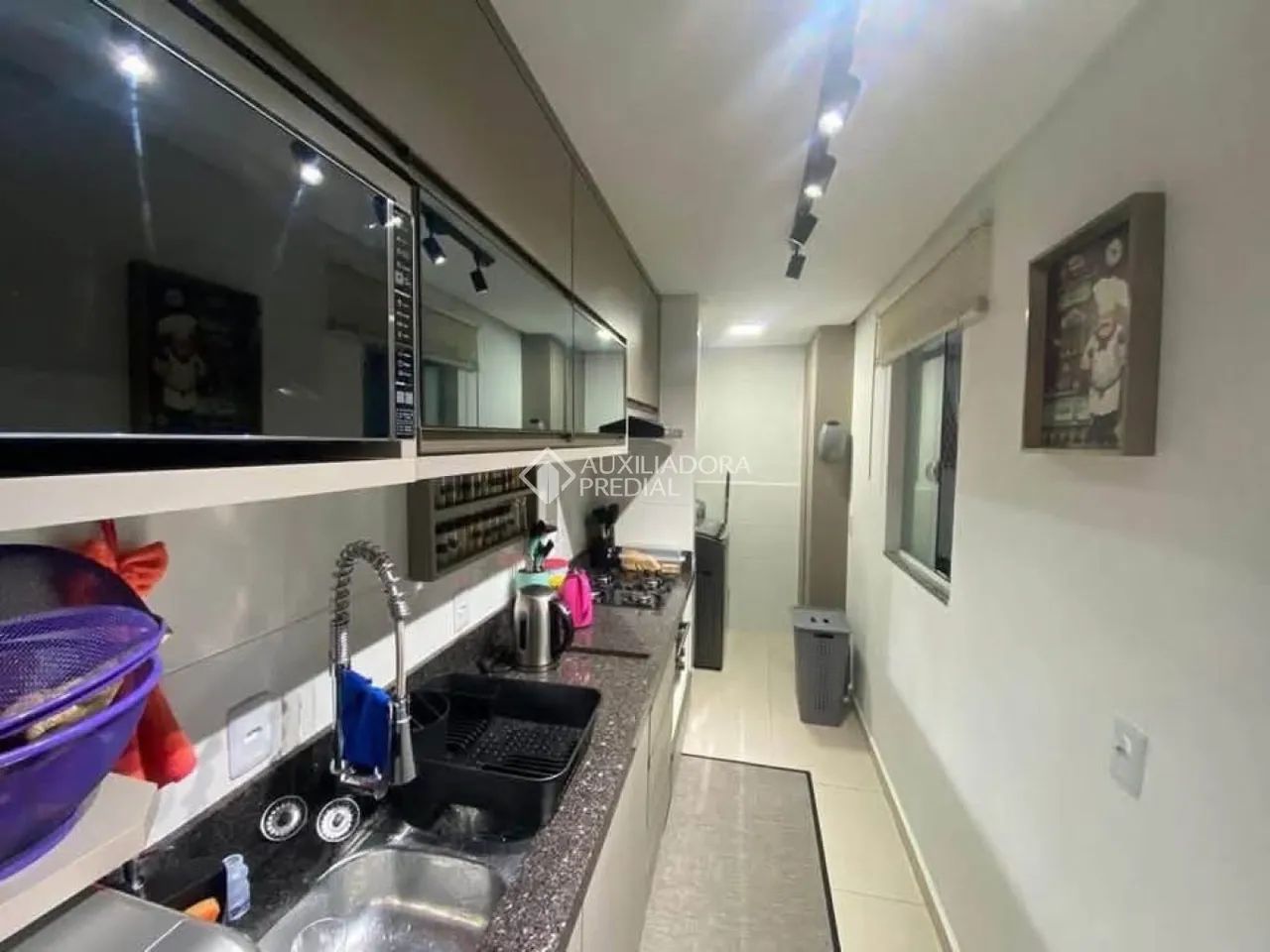 Auxiliadora Predial aluga, apartamento 2 dormitórios, sendo uma suíte, totalmente mobiliad - Foto 3
