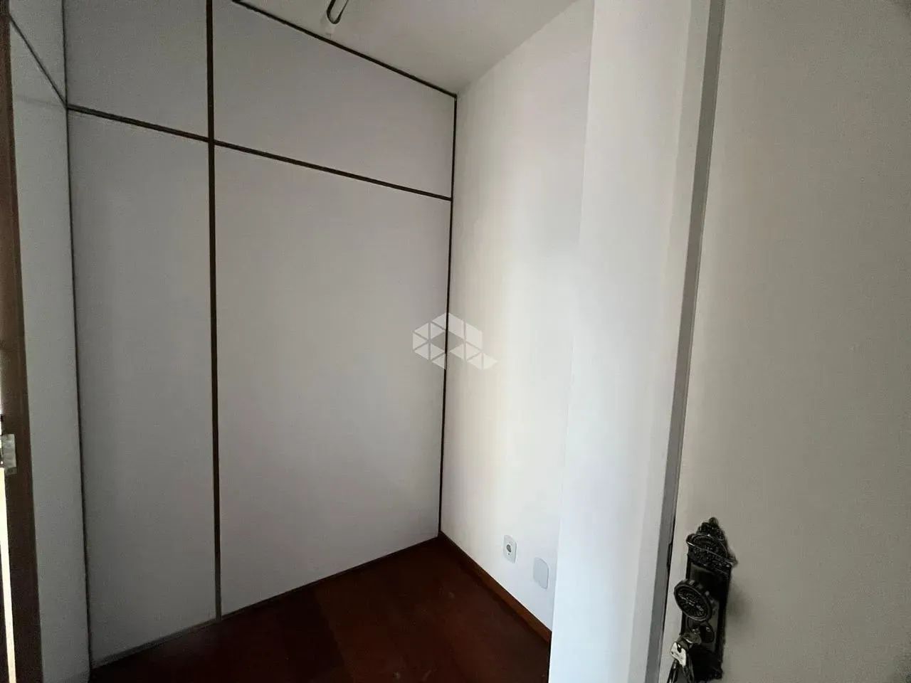 Sala com 22,51m2 privativos, lavabo no Centro - Fpolis - SC - Foto 2