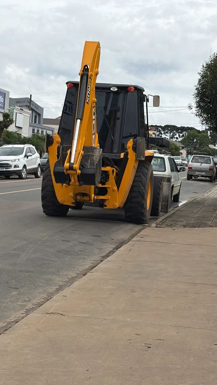 Retroescavadeira  - Foto 4