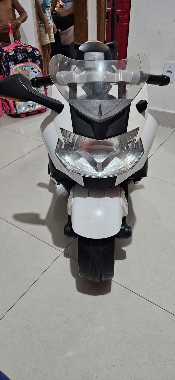 Vendo esta moto bmw infantil com alguns detalhes para conserto - Foto 3