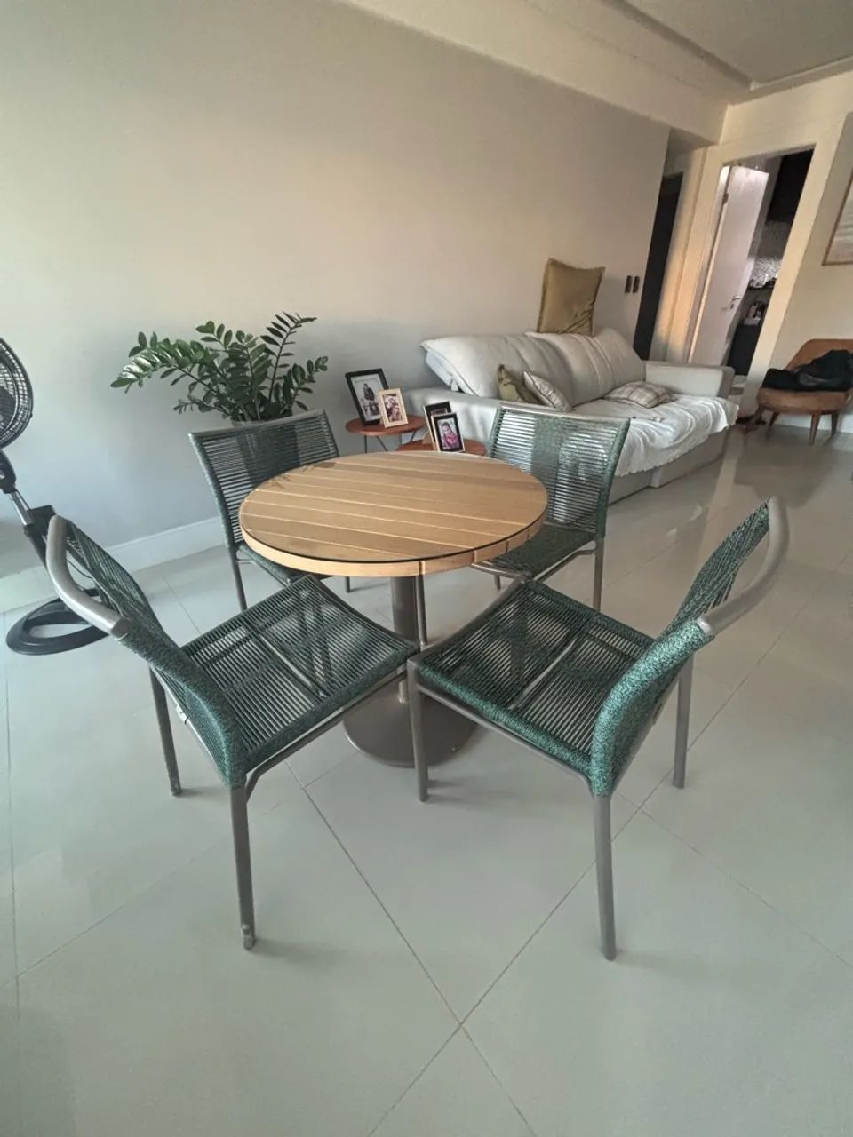 Conjunto Mesa e Cadeiras Tidelli