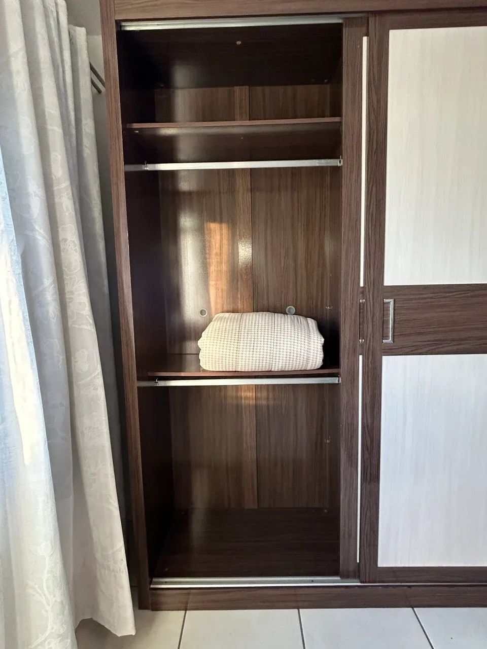 Guarda-roupa Casal 3 portas - Foto 2