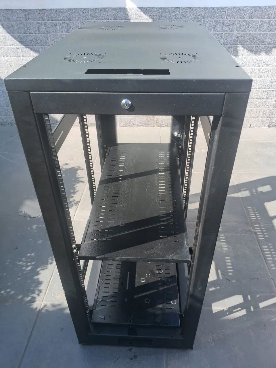 Rack de Servidor de Piso com Porta de Vidro - Excelente Estado - Foto 3