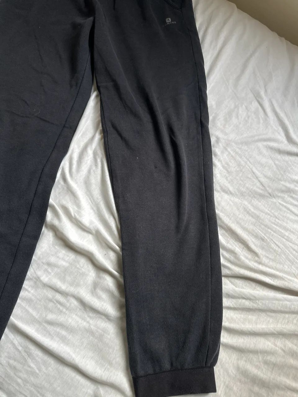 Calça de moleton preta TAM 10  - Foto 4