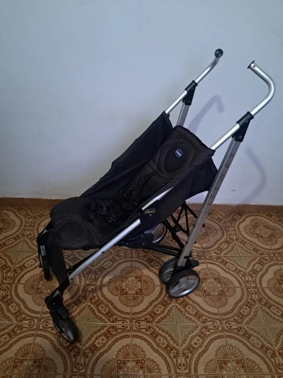 Carrinho de bebê Chicco Lite Way- leve e compacto  - Foto 2